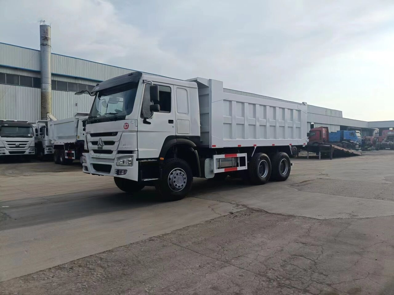 Sinotruk Howo 6*4 - Camión volquete: foto 1 Sinotruk Howo 6*4 - Camión volquete: foto 1