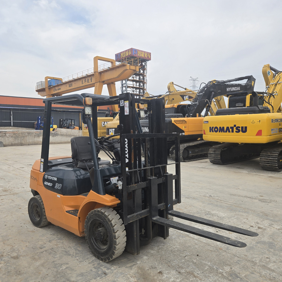 Toyota FD30 - Carretilla elevadora diésel: foto 5 Toyota FD30 - Carretilla elevadora diésel: foto 5