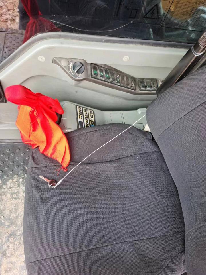 Excavadora de cadenas Volvo EC210: foto 8