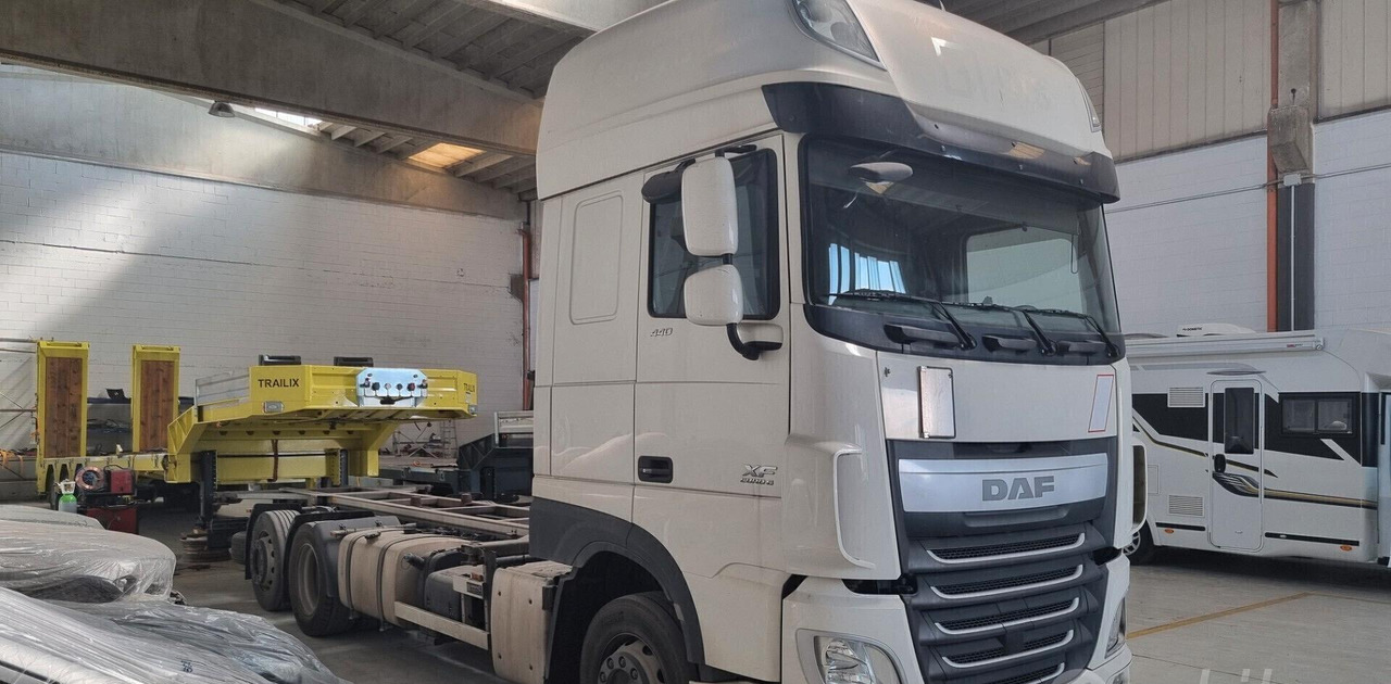 DAF XF 440 Euro 6 - Full Pneumatico - 2015 - Camión portacontenedore/ Intercambiable: foto 4 DAF XF 440 Euro 6 - Full Pneumatico - 2015 - Camión portacontenedore/ Intercambiable: foto 4