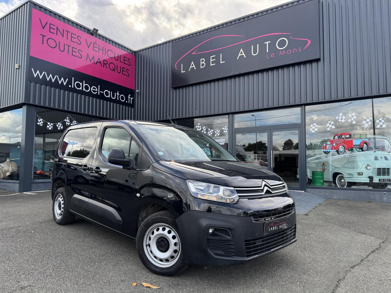 CITROEN Berlingo 1.5 BlueHDi S&S - 130 - BV EAT8 III FOURGON Fourgon M Driver 650 kg PHASE 1 - Furgón: foto 1 CITROEN Berlingo 1.5 BlueHDi S&S - 130 - BV EAT8 III FOURGON Fourgon M Driver 650 kg PHASE 1 - Furgón: foto 1