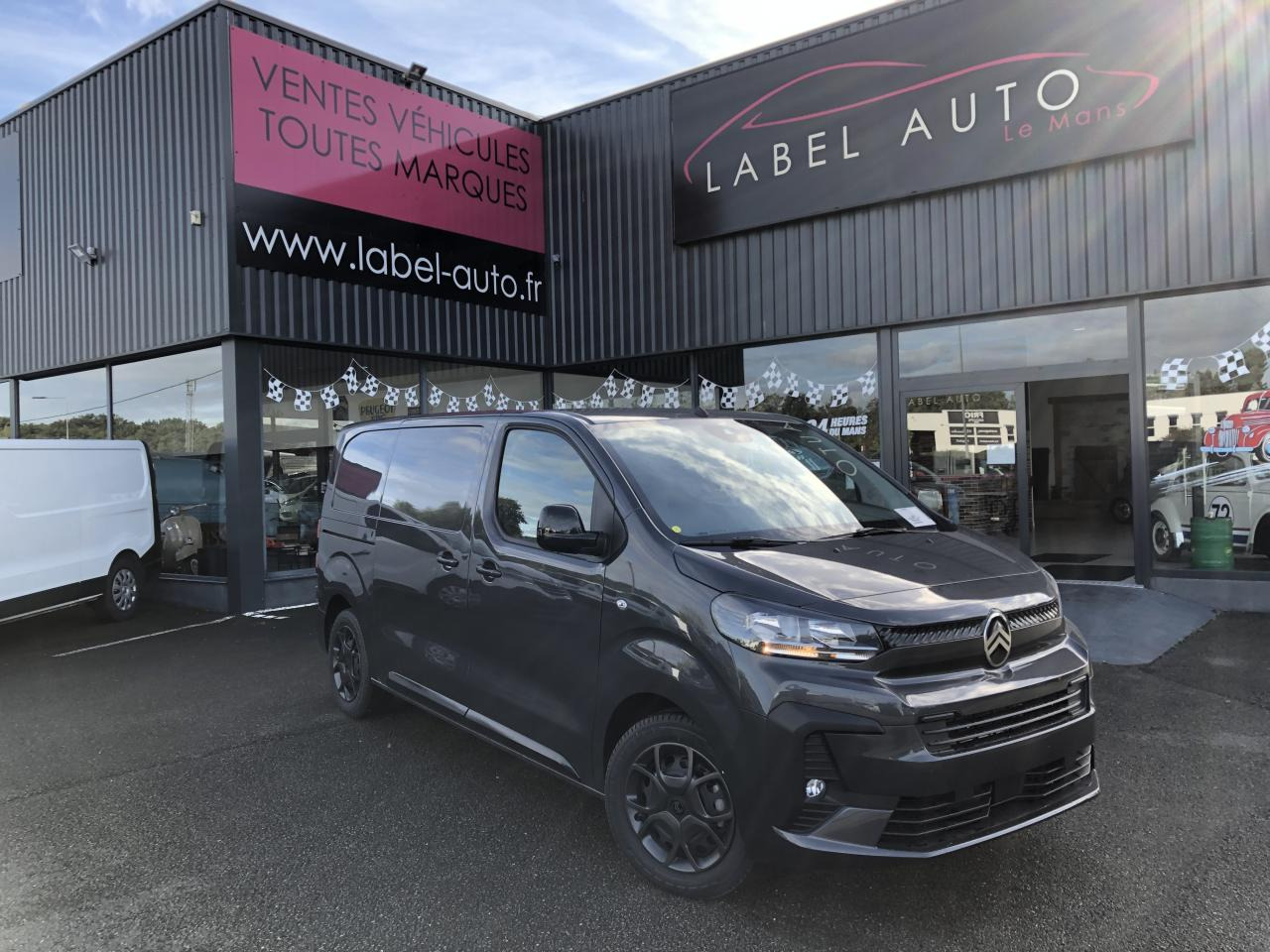 CITROEN Jumpy M 2.0 BlueHDi - 180 S&S - BV EAT8 III FOURGON . PHASE 2 - Furgón: foto 1 CITROEN Jumpy M 2.0 BlueHDi - 180 S&S - BV EAT8 III FOURGON . PHASE 2 - Furgón: foto 1