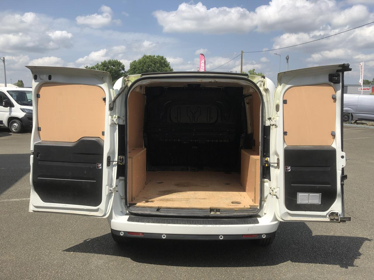 Fiat Doblo Cargo 1.3 MULTIJET 95CH PACK PROFESSIONAL TRIO E6 - Furgoneta pequeña: foto 2 Fiat Doblo Cargo 1.3 MULTIJET 95CH PACK PROFESSIONAL TRIO E6 - Furgoneta pequeña: foto 2