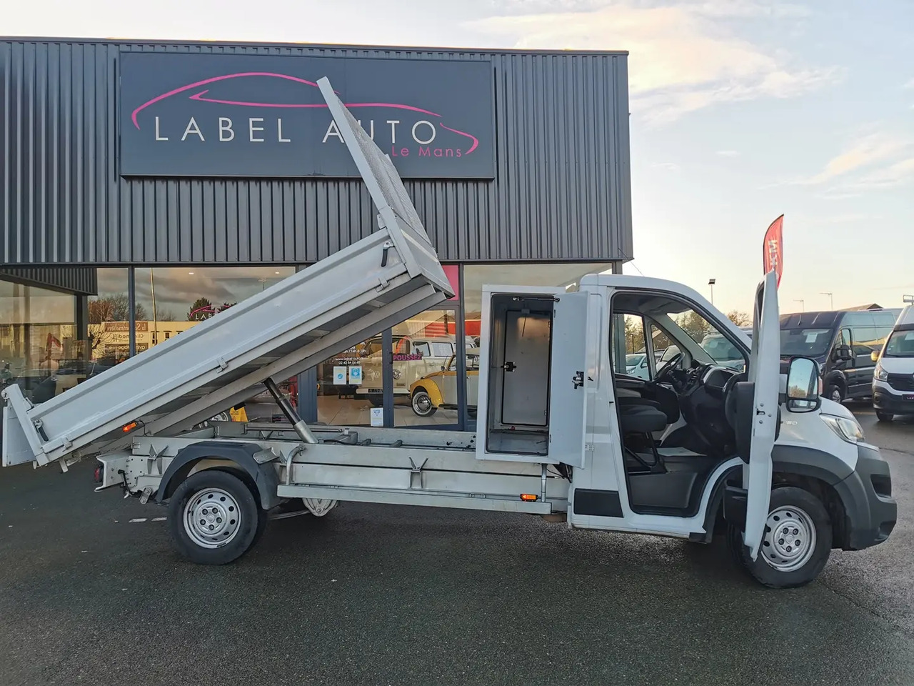 Fiat Ducato 3.5 MAXI L 2.3 MULTIJET 130CH PACK PRO NAV + COFFRE - Furgoneta basculante: foto 1 Fiat Ducato 3.5 MAXI L 2.3 MULTIJET 130CH PACK PRO NAV + COFFRE - Furgoneta basculante: foto 1