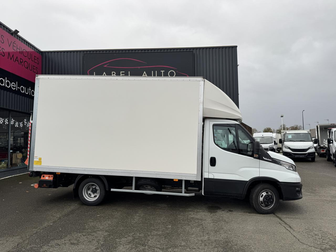 Furgoneta caja cerrada nuevo IVECO Daily 35 C 16H3.0 - BV Hi-Matic (Quad-Tor) CHASSIS CABINE CAISSE 20M3: foto 1