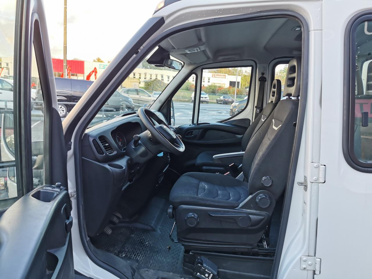 IVECO daily 35C14 BENNE COFFRE DOUBLE CABINE 6 places - Furgoneta basculante: foto 5 IVECO daily 35C14 BENNE COFFRE DOUBLE CABINE 6 places - Furgoneta basculante: foto 5