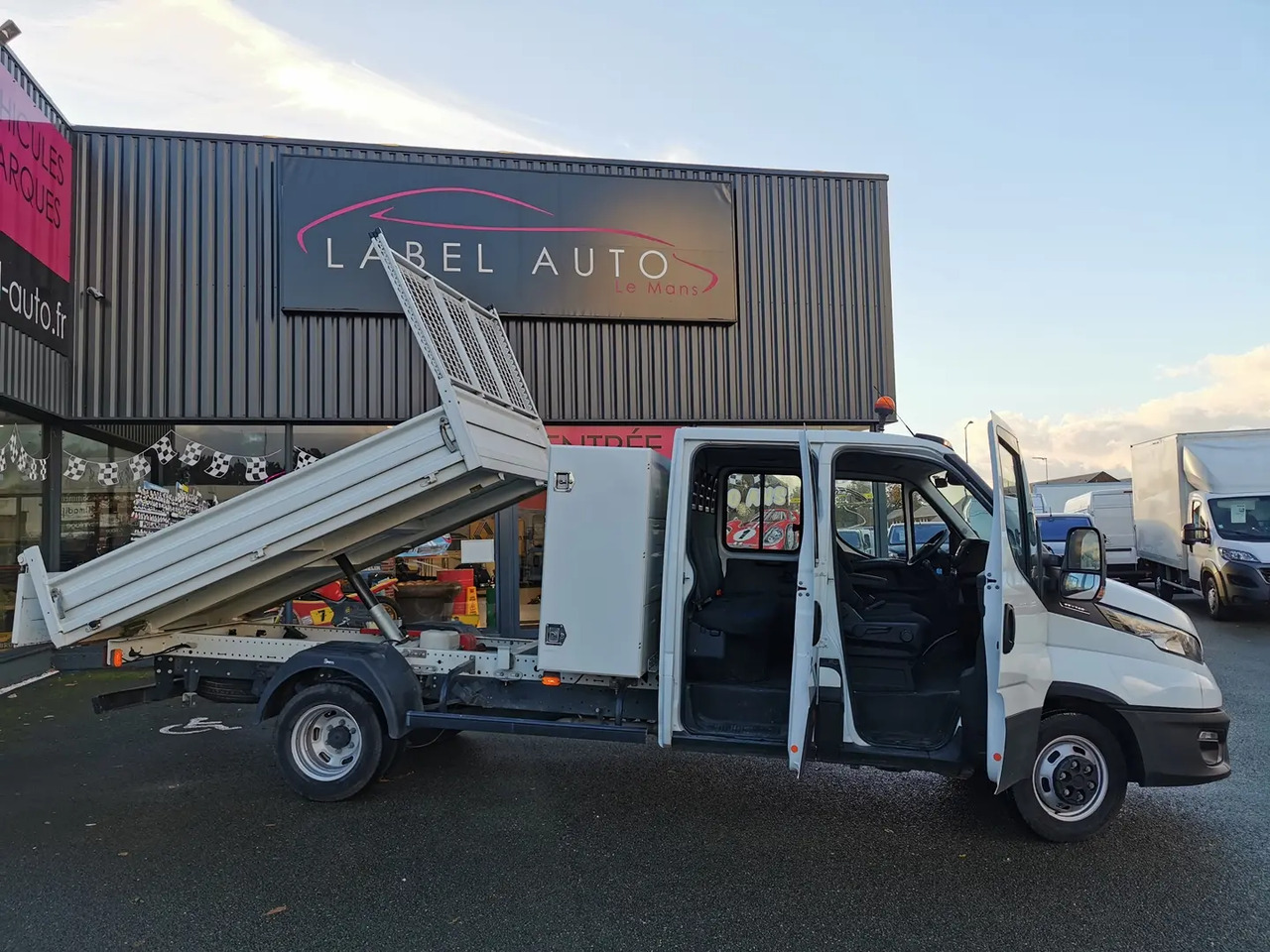 Iveco Daily 35C14H EMPATTEMENT 3750 - Furgoneta basculante, Furgoneta combi: foto 1 Iveco Daily 35C14H EMPATTEMENT 3750 - Furgoneta basculante, Furgoneta combi: foto 1