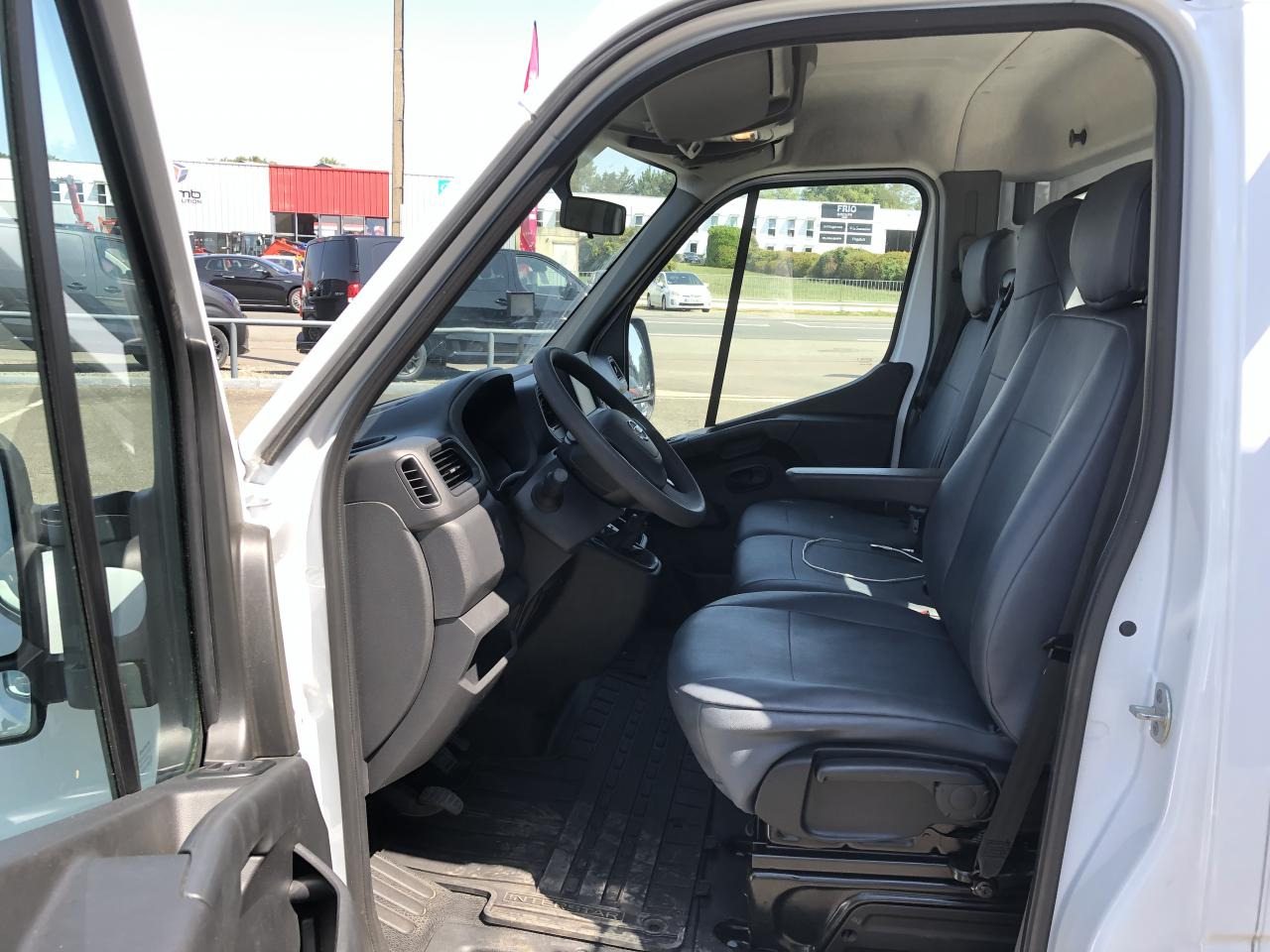 NISSAN INTERSTAR 3T5 2.3 DCI 165CH PLATEAU RIDELLES 4M50 - Furgoneta caja abierta: foto 5 NISSAN INTERSTAR 3T5 2.3 DCI 165CH PLATEAU RIDELLES 4M50 - Furgoneta caja abierta: foto 5