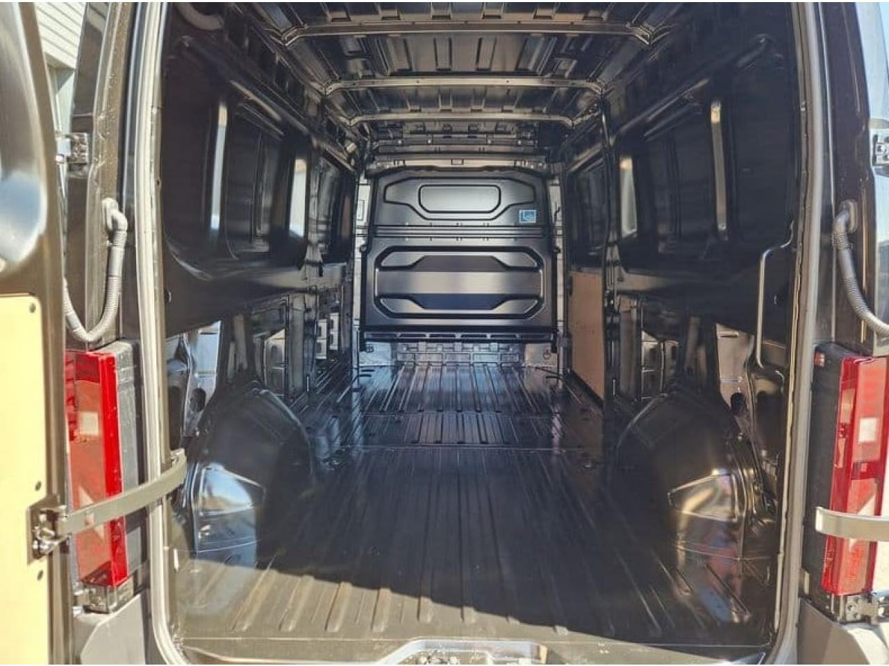 NISSAN Interstar N-Connecta 3.5t L3H2 2.3 dCi - 150 - S/S II 2021 FOURGON Fourgon L3H2 Traction PHASE 2 - Furgón: foto 3 NISSAN Interstar N-Connecta 3.5t L3H2 2.3 dCi - 150 - S/S II 2021 FOURGON Fourgon L3H2 Traction PHASE 2 - Furgón: foto 3