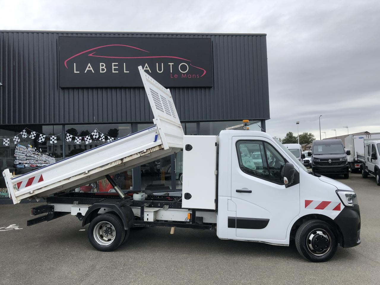 RENAULT MASTER 3T5 BENNE COFFRE RJ 2.3 DCI 145CH PROPULSION - Otros maquinaria: foto 1 RENAULT MASTER 3T5 BENNE COFFRE RJ 2.3 DCI 145CH PROPULSION - Otros maquinaria: foto 1