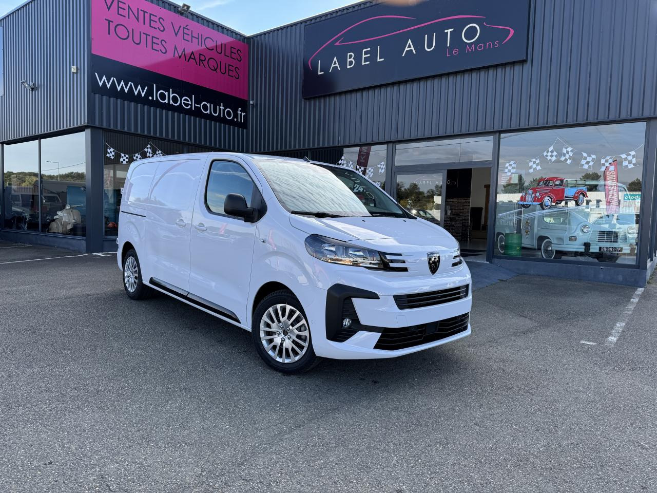 PEUGEOT Expert M 2.0 BlueHDi - 145 S&S - BV EAT8 III FOURGON Fourgon PHASE 2 - Furgón: foto 1 PEUGEOT Expert M 2.0 BlueHDi - 145 S&S - BV EAT8 III FOURGON Fourgon PHASE 2 - Furgón: foto 1