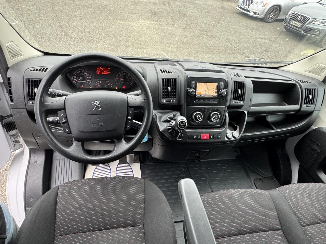 PEUGEOT boxer 333 L1H1 2.2 BLUEHDI S&S 140CH ASPHALT - Furgón: foto 3 PEUGEOT boxer 333 L1H1 2.2 BLUEHDI S&S 140CH ASPHALT - Furgón: foto 3