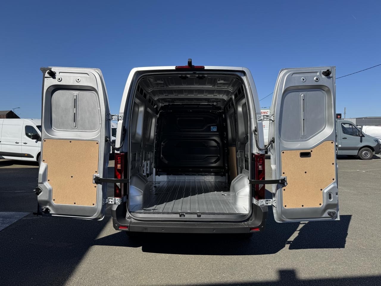 RENAULT Master Advance 3t3 L2H2 2.0 Blue dCi - 150 2025 IV FOURGON Fourgon L2H2 Traction - Furgón: foto 3 RENAULT Master Advance 3t3 L2H2 2.0 Blue dCi - 150 2025 IV FOURGON Fourgon L2H2 Traction - Furgón: foto 3
