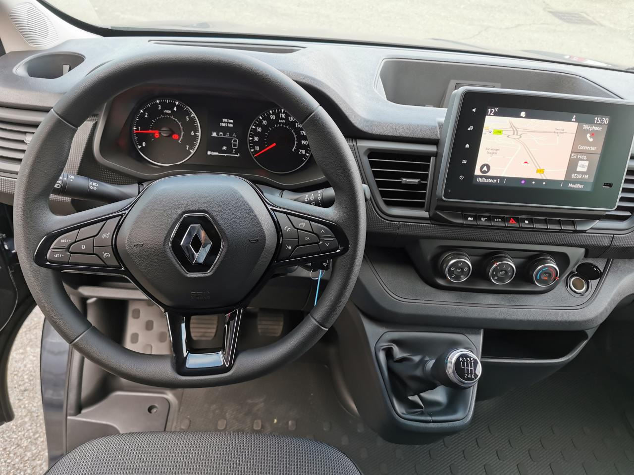 RENAULT Trafic L2 2.0 Energy dCi - 150 - S&S - BV EDC Euro 6e III COMBI Combi Intens L2H1 PHASE 3 - Furgoneta de pasajeros: foto 4 RENAULT Trafic L2 2.0 Energy dCi - 150 - S&S - BV EDC Euro 6e III COMBI Combi Intens L2H1 PHASE 3 - Furgoneta de pasajeros: foto 4