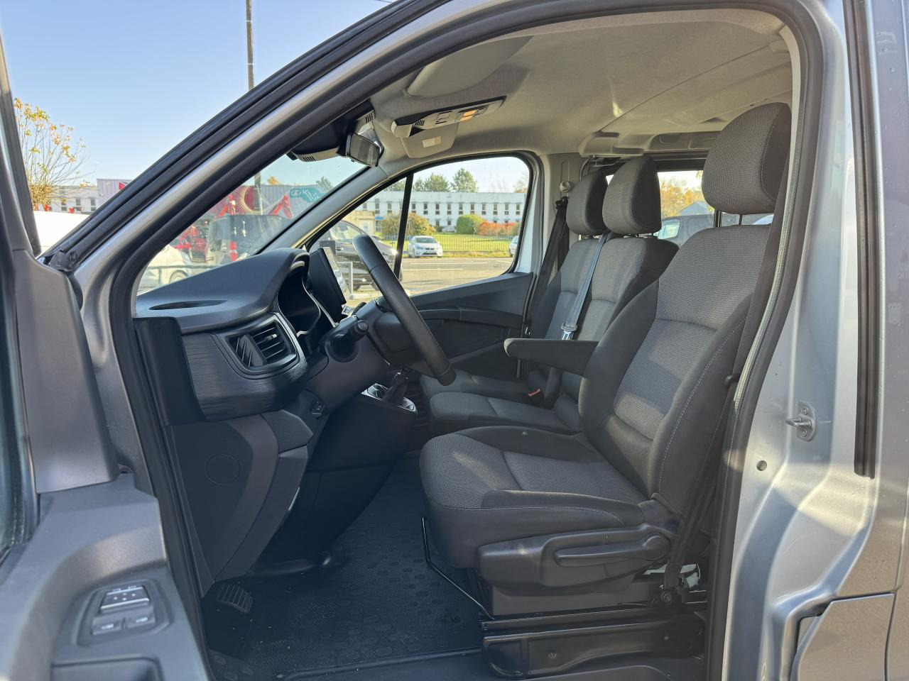 RENAULT Trafic L2 2.0 Energy dCi - 150 - S&S III COMBI Combi Zen L2H1 PHASE 3 - Furgoneta combi: foto 5 RENAULT Trafic L2 2.0 Energy dCi - 150 - S&S III COMBI Combi Zen L2H1 PHASE 3 - Furgoneta combi: foto 5