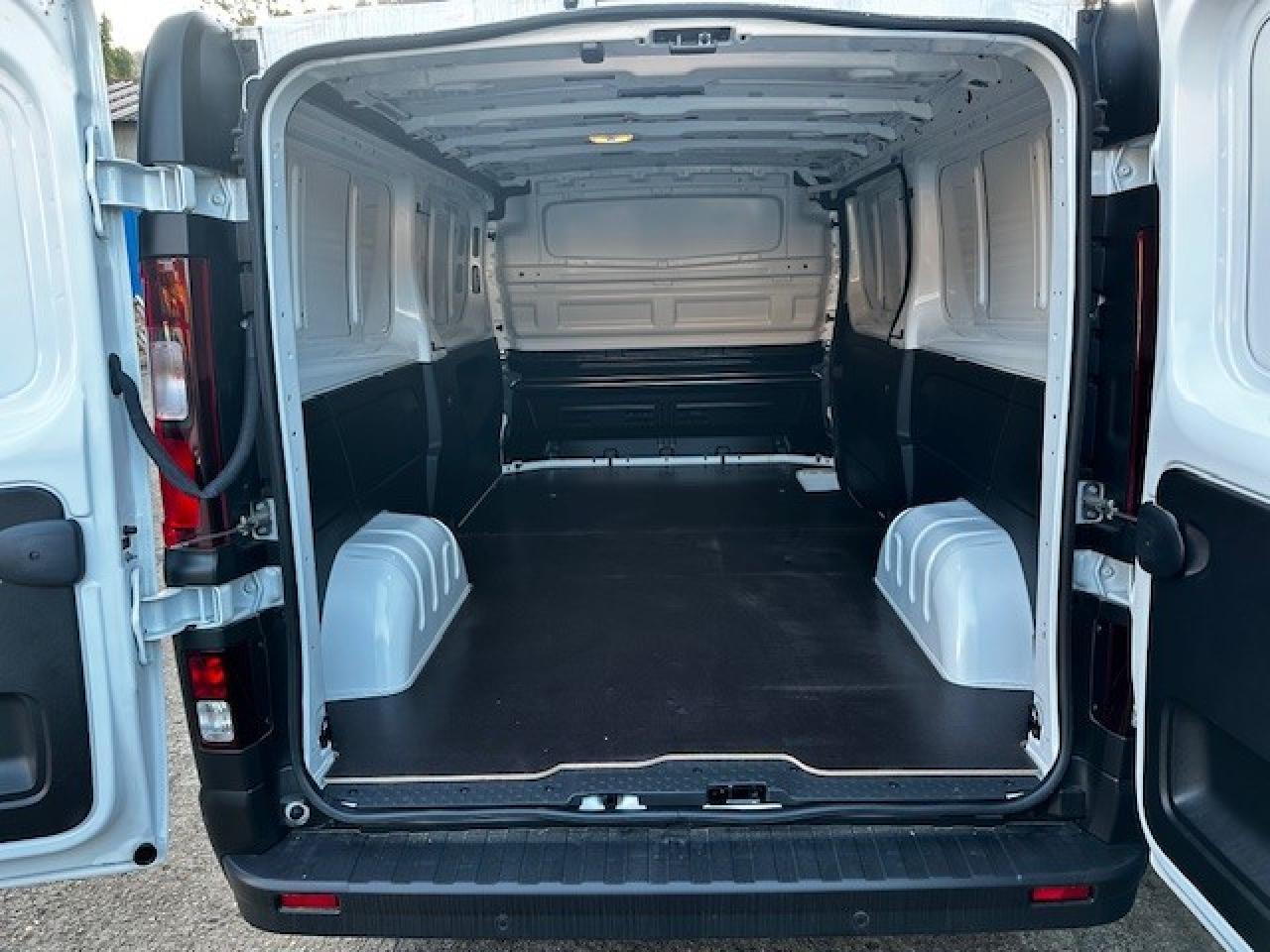 RENAULT Trafic L2H1 3000 Kg 2.0 Blue dCi - 130 2024 III FOURGON Fourgon Advance L2H1 PHASE 3 - Furgón: foto 3 RENAULT Trafic L2H1 3000 Kg 2.0 Blue dCi - 130 2024 III FOURGON Fourgon Advance L2H1 PHASE 3 - Furgón: foto 3