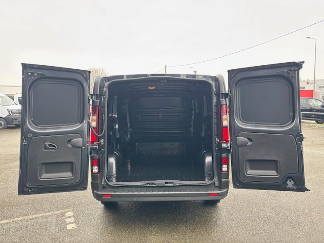 RENAULT Trafic L2H1 3000 Kg 2.0 Blue dCi - 150 2024 III FOURGON Fourgon Advance L2H1 PHASE 3 - Furgón: foto 3 RENAULT Trafic L2H1 3000 Kg 2.0 Blue dCi - 150 2024 III FOURGON Fourgon Advance L2H1 PHASE 3 - Furgón: foto 3