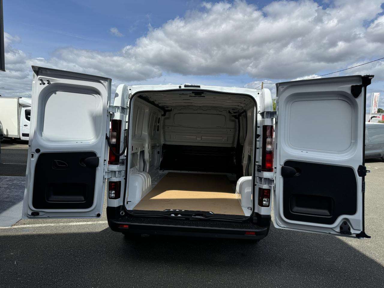 RENAULT Trafic L2H1 3000 Kg 2.0 Blue dCi - 150 2024 III FOURGON Fourgon Advance L2H1 PHASE 3 - Furgón: foto 3 RENAULT Trafic L2H1 3000 Kg 2.0 Blue dCi - 150 2024 III FOURGON Fourgon Advance L2H1 PHASE 3 - Furgón: foto 3