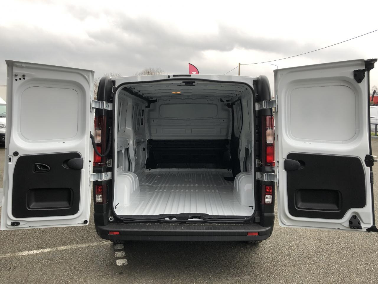 RENAULT Trafic L2H1 3000 Kg 2.0 Blue dCi 170ch ADVANCE - Furgón: foto 3 RENAULT Trafic L2H1 3000 Kg 2.0 Blue dCi 170ch ADVANCE - Furgón: foto 3