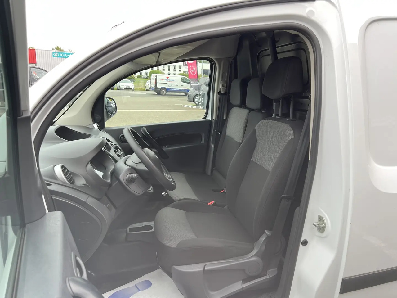 Renault Kangoo 1.5 BLUE DCI 80CH GRAND CONFORT 5CV - Furgoneta pequeña: foto 5 Renault Kangoo 1.5 BLUE DCI 80CH GRAND CONFORT 5CV - Furgoneta pequeña: foto 5