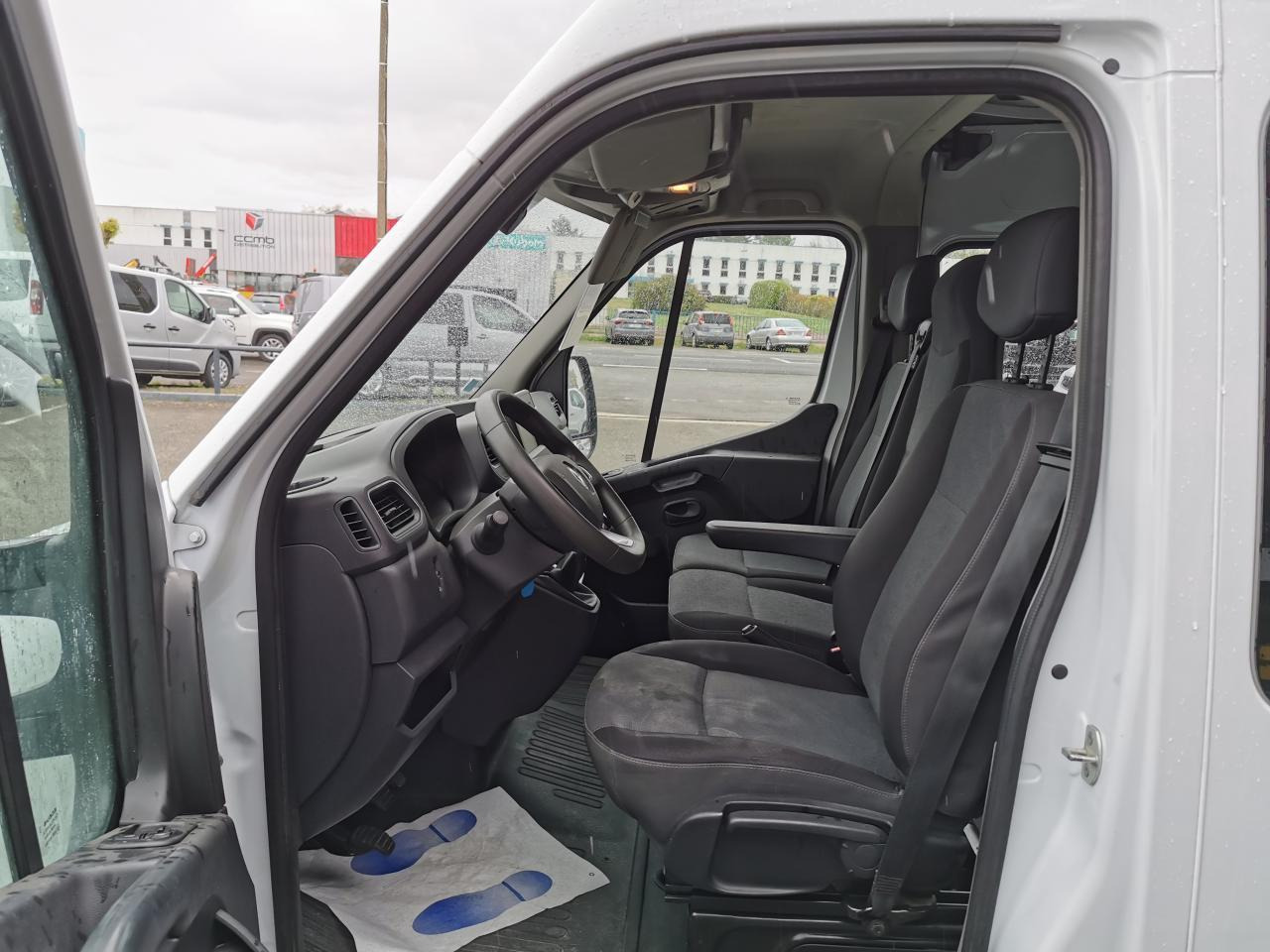 Renault Master 7 PLACES Confort F3300 L2H2 2.3 dCi - 135 III CABINE APPROFONDIE Cabine approfondie L2H2 Tra - Furgoneta combi: foto 4 Renault Master 7 PLACES Confort F3300 L2H2 2.3 dCi - 135 III CABINE APPROFONDIE Cabine approfondie L2H2 Tra - Furgoneta combi: foto 4