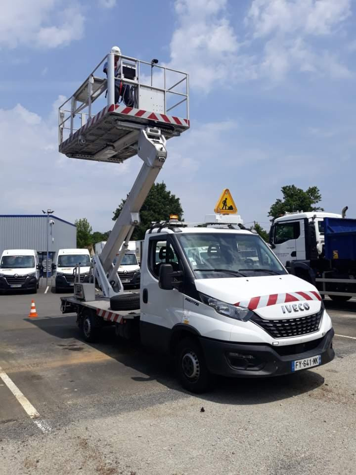 Camión con plataforma elevadora Iveco Daily 35S14 Plateau Nacelle 6m50 Spécial tunnel: foto 8