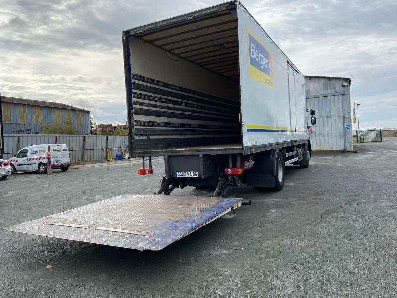Camión caja cerrada RENAULT PREMIUM 320 CV FOURGON: foto 6