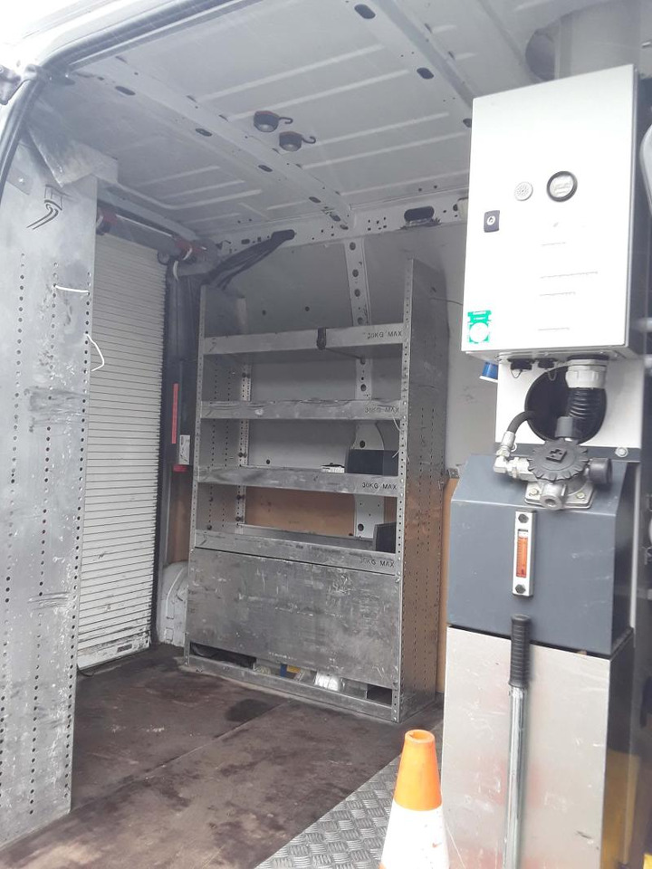 Renault Master 130 35 Fourgon nacelle - Camión con plataforma elevadora: foto 4 Renault Master 130 35 Fourgon nacelle - Camión con plataforma elevadora: foto 4