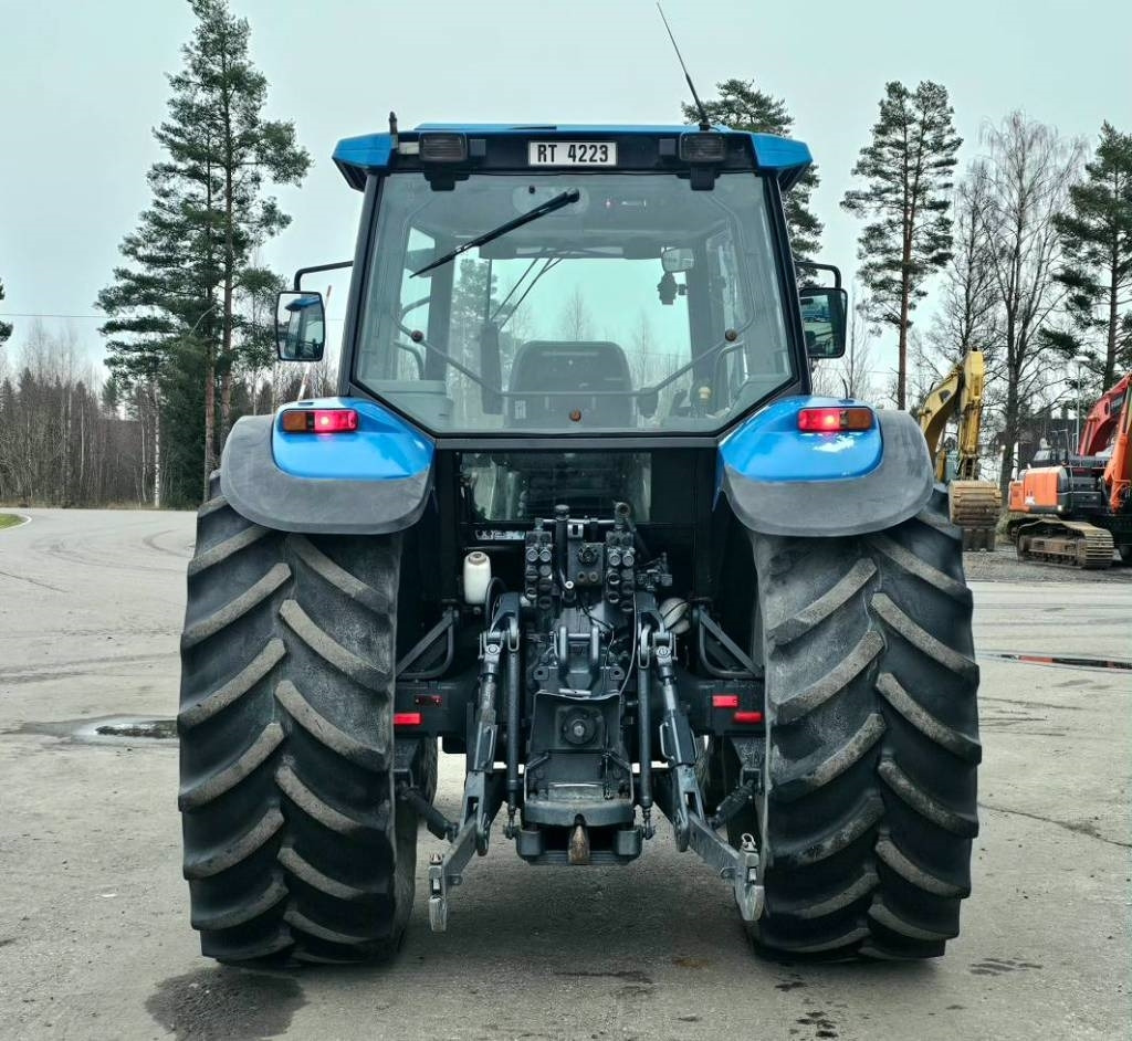 New Holland 8360 DT - Tractor: foto 5 New Holland 8360 DT - Tractor: foto 5