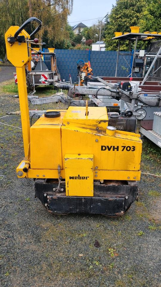 DVH 701 Weber Walze Glattmantel Walze Rüttelwalze Dublex Vibrationswalze  Rüttelplatte Strassenwalze Plattenverdichter DVH 603 - Mini compactadora: foto 1 DVH 701 Weber Walze Glattmantel Walze Rüttelwalze Dublex Vibrationswalze  Rüttelplatte Strassenwalze Plattenverdichter DVH 603 - Mini compactadora: foto 1