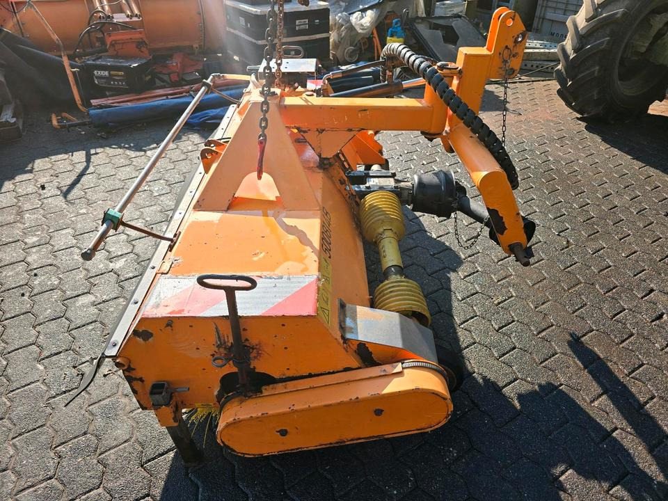 Dücker HDK 160 Kehrmaschine Straßenkehrmaschine Kehrbesen für Multicar Tremo Iseki Kubota - Barredora cucharón: foto 4 Dücker HDK 160 Kehrmaschine Straßenkehrmaschine Kehrbesen für Multicar Tremo Iseki Kubota - Barredora cucharón: foto 4