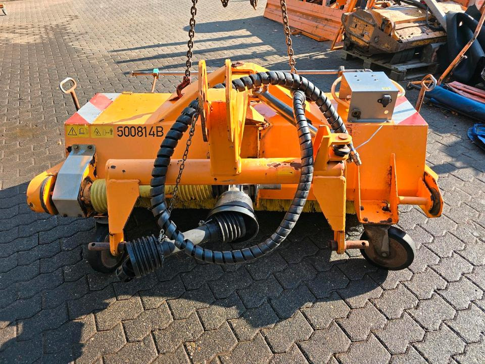 Dücker HDK 160 Kehrmaschine Straßenkehrmaschine Kehrbesen für Multicar Tremo Iseki Kubota - Barredora cucharón: foto 2 Dücker HDK 160 Kehrmaschine Straßenkehrmaschine Kehrbesen für Multicar Tremo Iseki Kubota - Barredora cucharón: foto 2