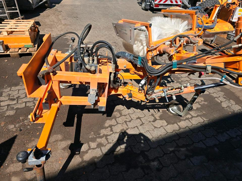 Leitpfostenwaschgerät WV 3-L Wassenberg Schmidt Drutzel für Unimog 405 U290 300 400 500 427 424 318 218 430 Leitpfosten - Barredora cucharón: foto 2 Leitpfostenwaschgerät WV 3-L Wassenberg Schmidt Drutzel für Unimog 405 U290 300 400 500 427 424 318 218 430 Leitpfosten - Barredora cucharón: foto 2