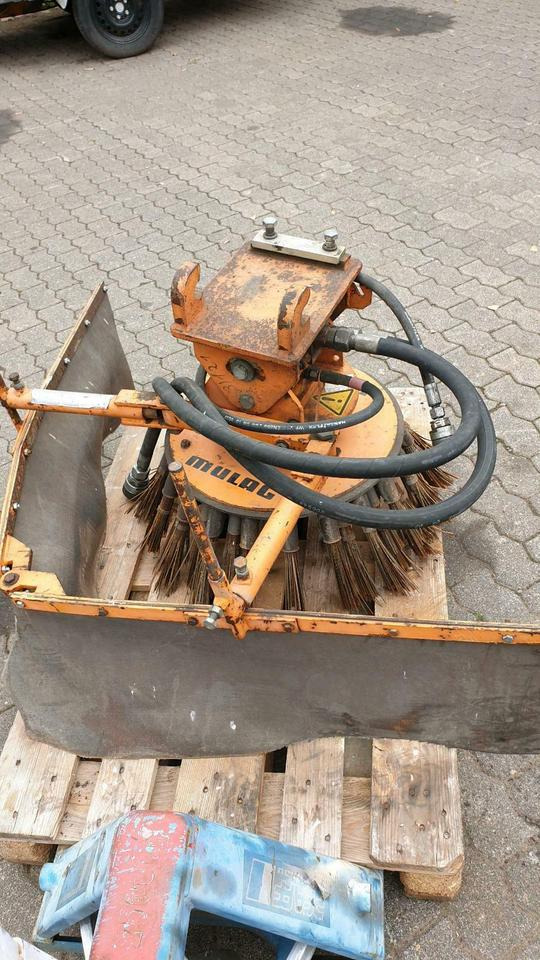 Mulag Wildkrautbürste Mähausleger Böschungsmulcher Dücker unimog - Barredora cucharón: foto 1 Mulag Wildkrautbürste Mähausleger Böschungsmulcher Dücker unimog - Barredora cucharón: foto 1