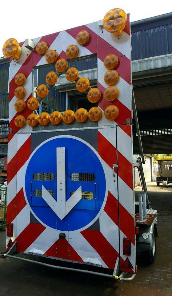 Remolque Fahrbare Absperrtafel Verkehrsleitanhänger verkehrsicherungsanhän: foto 8