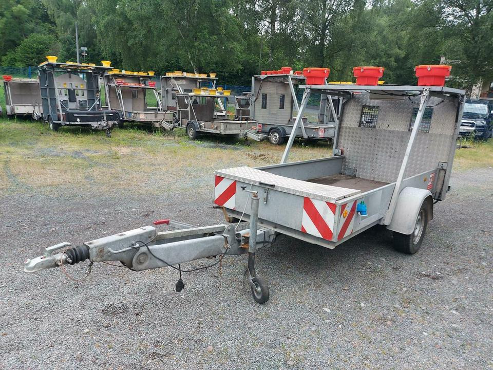 Trebbiner Absperrtafel vz615 616 Sperrwand Leitanhänger Sicherung - Remolque: foto 4 Trebbiner Absperrtafel vz615 616 Sperrwand Leitanhänger Sicherung - Remolque: foto 4