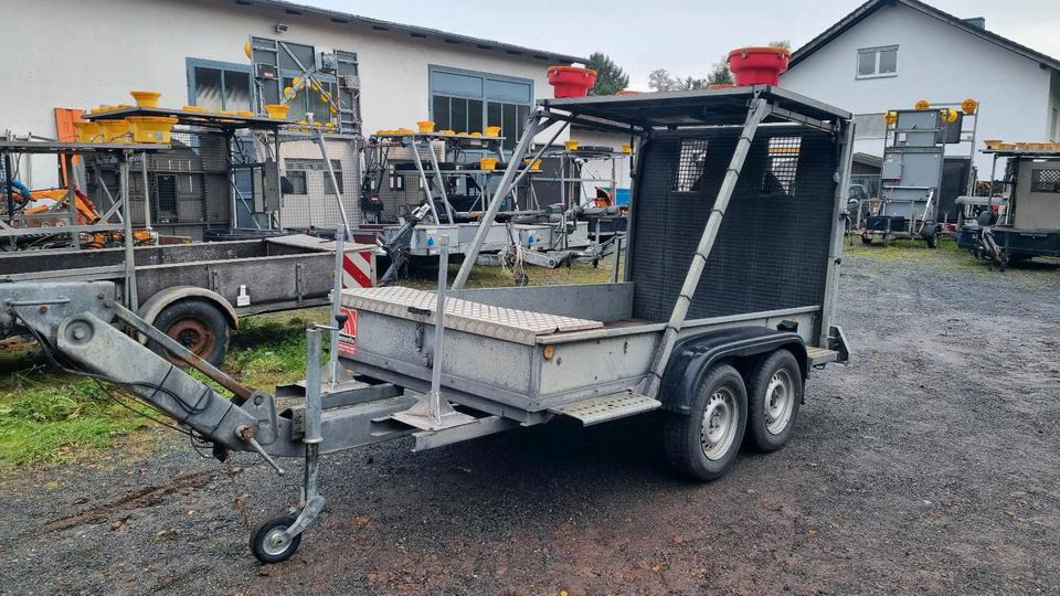 Trebbiner FAZ LRF FAT Absperrtafel Fahrbare Sperrwand Verkehrsleittafel Verkehrsleitanhänger Verkehrssicherungsanhänger - Remolque: foto 1 Trebbiner FAZ LRF FAT Absperrtafel Fahrbare Sperrwand Verkehrsleittafel Verkehrsleitanhänger Verkehrssicherungsanhänger - Remolque: foto 1