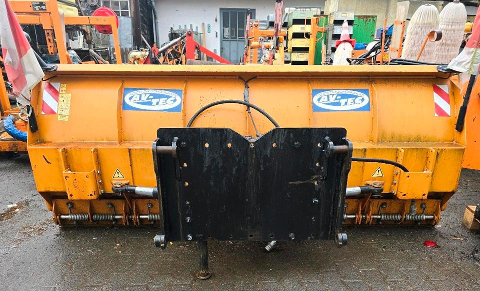 Schneepflug für Schaeff U. Yanmar Radlader Schneeschild Schneeschieber Schmidt Winterdienst - Cuchilla quitanieves: foto 3 Schneepflug für Schaeff U. Yanmar Radlader Schneeschild Schneeschieber Schmidt Winterdienst - Cuchilla quitanieves: foto 3