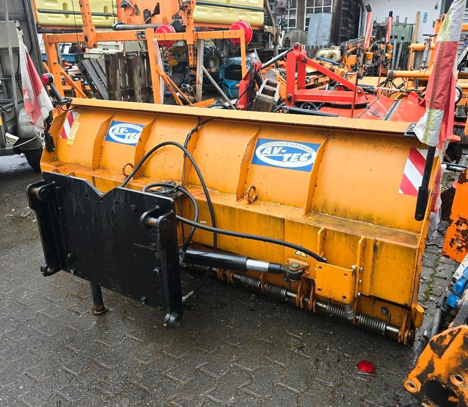 Schneepflug für Schaeff U. Yanmar Radlader Schneeschild Schneeschieber Schmidt Winterdienst - Cuchilla quitanieves: foto 2 Schneepflug für Schaeff U. Yanmar Radlader Schneeschild Schneeschieber Schmidt Winterdienst - Cuchilla quitanieves: foto 2