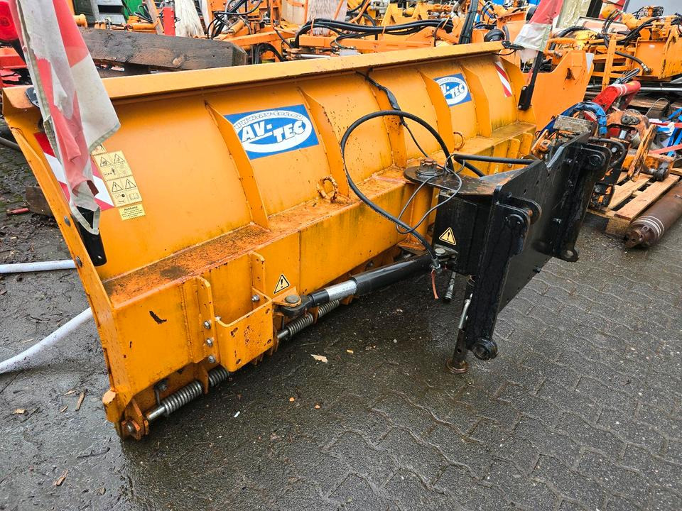 Schneepflug für Schaeff U. Yanmar Radlader Schneeschild Schneeschieber Schmidt Winterdienst - Cuchilla quitanieves: foto 1 Schneepflug für Schaeff U. Yanmar Radlader Schneeschild Schneeschieber Schmidt Winterdienst - Cuchilla quitanieves: foto 1