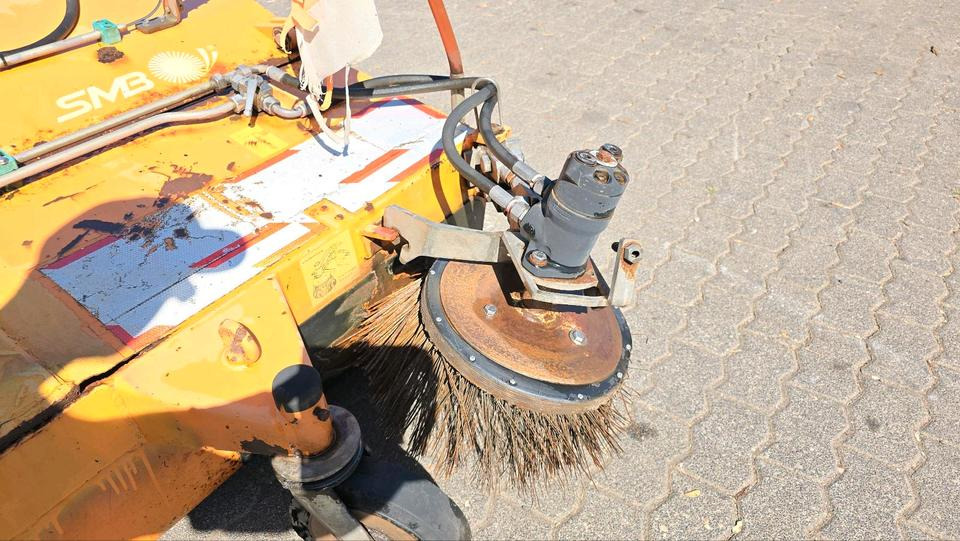 Sobernheimer FKM 2.0 Kehrmaschine Straßenkehrmaschine Frontkehrmaschine Kehrbesen für Radlader Unimog Traktor - Barredora cucharón: foto 5 Sobernheimer FKM 2.0 Kehrmaschine Straßenkehrmaschine Frontkehrmaschine Kehrbesen für Radlader Unimog Traktor - Barredora cucharón: foto 5