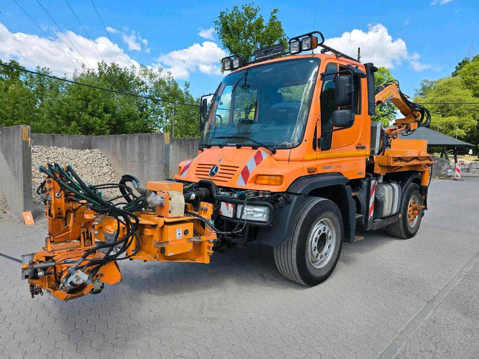Unimog U400 405/12 6-Zylinder mit Mulag Böschungsmäher Böschungsmulcher Frontmäher Randstreifenmäher Mercedes-Benz U 400 300 500 - Máquina quitanieve: foto 1 Unimog U400 405/12 6-Zylinder mit Mulag Böschungsmäher Böschungsmulcher Frontmäher Randstreifenmäher Mercedes-Benz U 400 300 500 - Máquina quitanieve: foto 1
