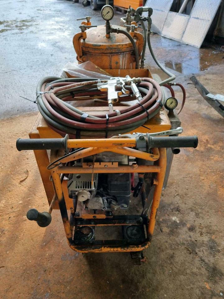 Zindel City Markierungsmaschine Strassenmarkierumg - Construcción de carreteras: foto 2 Zindel City Markierungsmaschine Strassenmarkierumg - Construcción de carreteras: foto 2