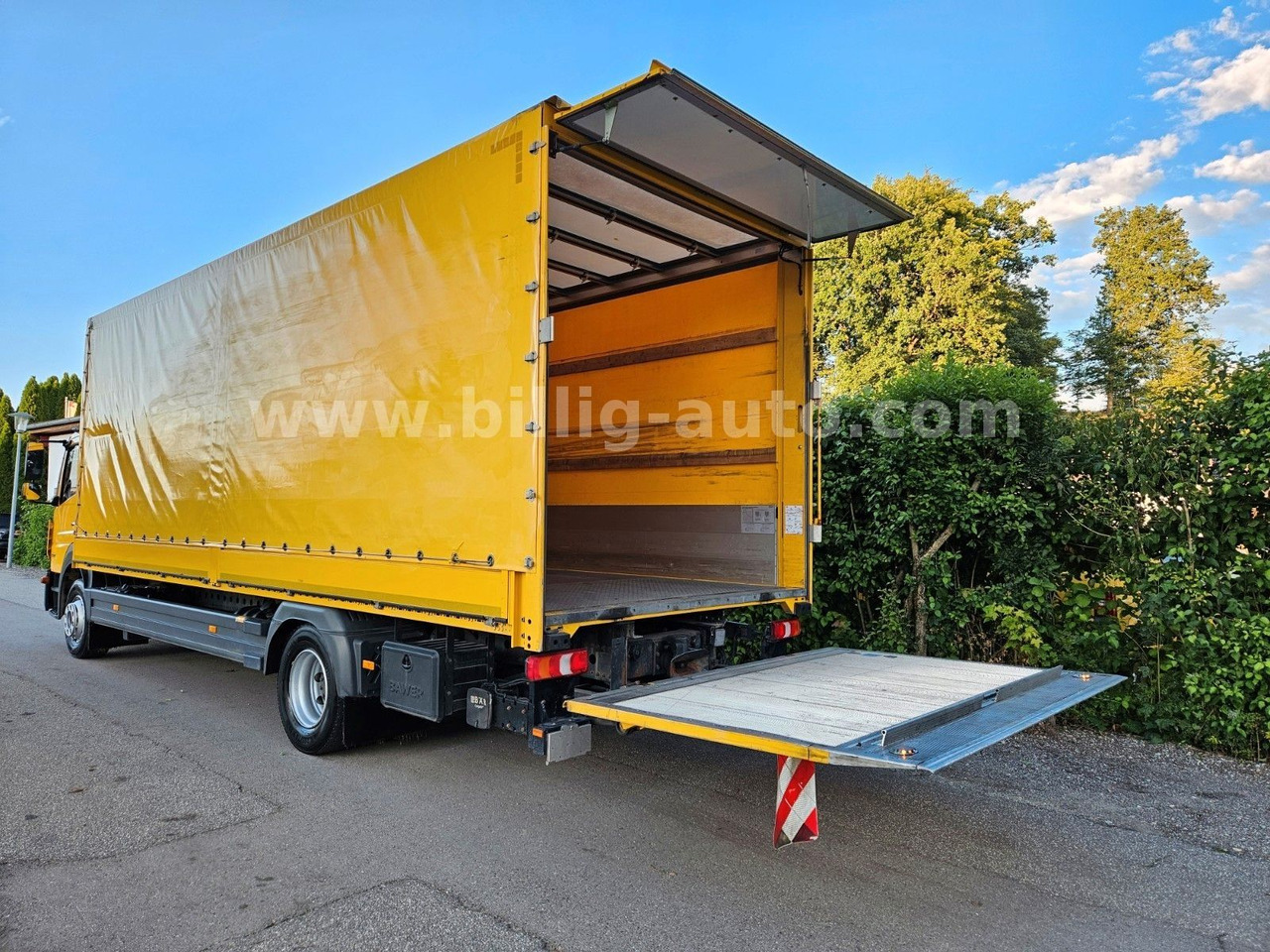 Mercedes-Benz Atego 1327 L * BREMS/SPUR-ASS*DIFF.*LBW*AHK*7.2m - Camión caja cerrada: foto 2 Mercedes-Benz Atego 1327 L * BREMS/SPUR-ASS*DIFF.*LBW*AHK*7.2m - Camión caja cerrada: foto 2