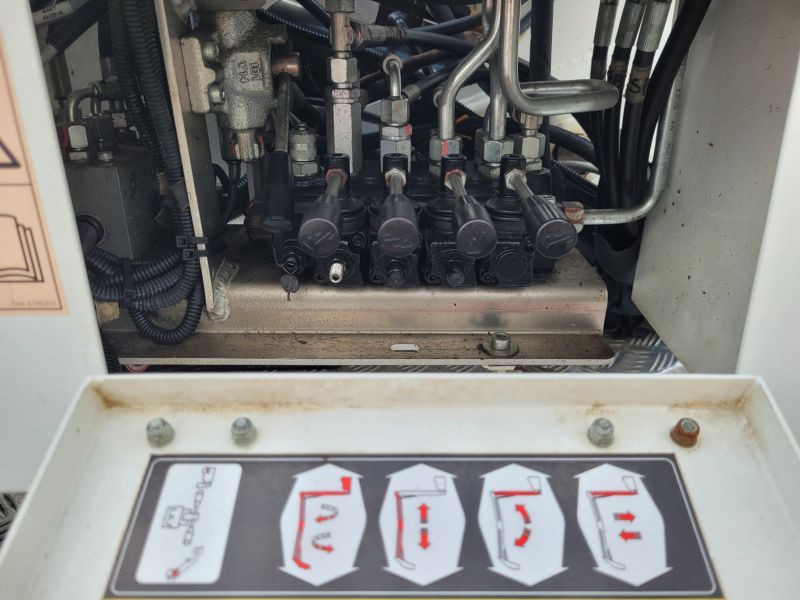 Nissan Cabstar NT400 podnośnik koszowy 20 m Oil&Steel Snake 2010 Plus - Camión con plataforma elevadora: foto 5 Nissan Cabstar NT400 podnośnik koszowy 20 m Oil&Steel Snake 2010 Plus - Camión con plataforma elevadora: foto 5