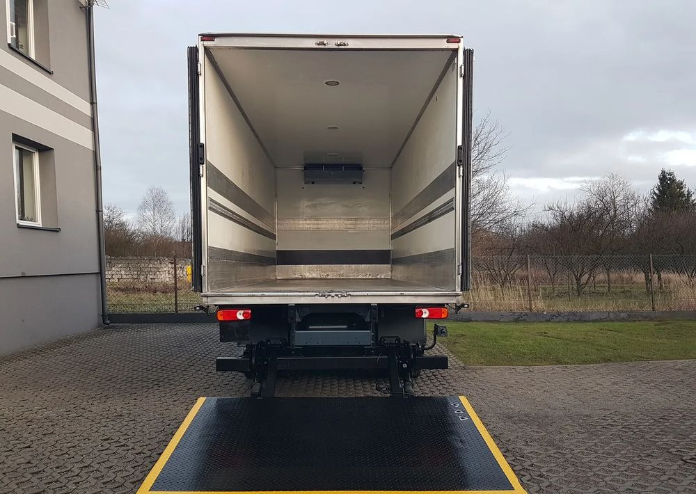 DAF 16T LF 230 WINDA CHŁODNIA 16EP 6,58x2,48x2,38 KLIMA IZOTERMA MROŹNIA - Camión frigorífico: foto 5 DAF 16T LF 230 WINDA CHŁODNIA 16EP 6,58x2,48x2,38 KLIMA IZOTERMA MROŹNIA - Camión frigorífico: foto 5