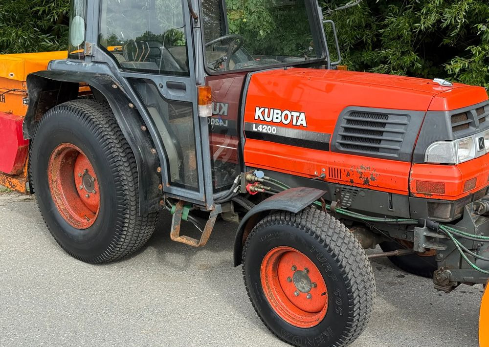 Kubota * Traktor KUBOTA L4200 * 4x4 * Pług Piaskarka * Wałek Przód Tył * Sprowadzony* Zimowe Utrzymanie - Tractor: foto 4 Kubota * Traktor KUBOTA L4200 * 4x4 * Pług Piaskarka * Wałek Przód Tył * Sprowadzony* Zimowe Utrzymanie - Tractor: foto 4