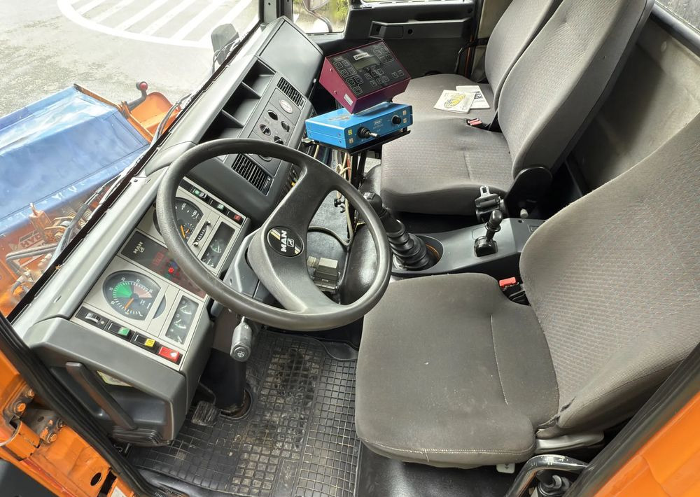 Camión volquete MAN * MAN LE 10.220 *Kiper Wywrotka * 4x4 * Pług Piaskarka * Zimowe Utrzymanie * Sprowadzony * HDS MKG *: foto 16
