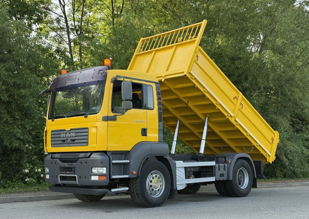 MAN * MAN TGA 18-320 * Kiper Wywrotka * 4x2 * Kran * Sprowadzony* Bardzo Dobry Stan - Camión volquete: foto 1 MAN * MAN TGA 18-320 * Kiper Wywrotka * 4x2 * Kran * Sprowadzony* Bardzo Dobry Stan - Camión volquete: foto 1