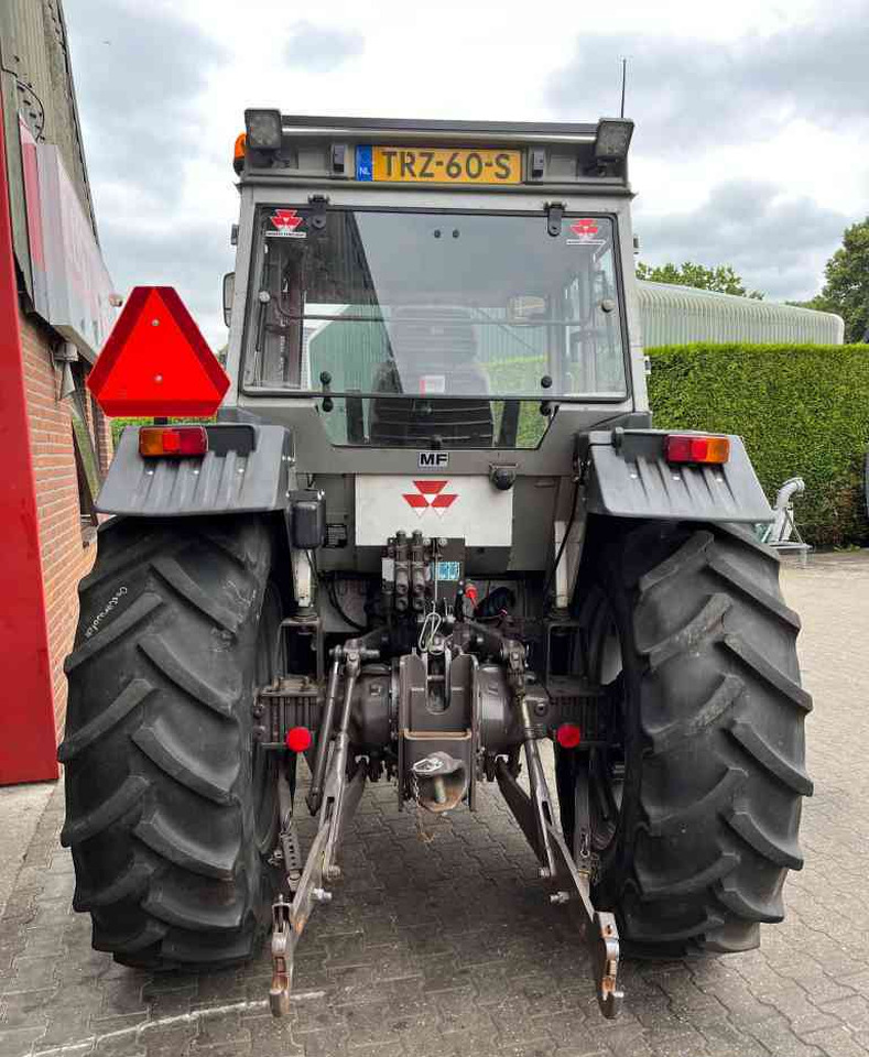 Massey Ferguson 390 2WD Tractoren - Tractor: foto 5 Massey Ferguson 390 2WD Tractoren - Tractor: foto 5